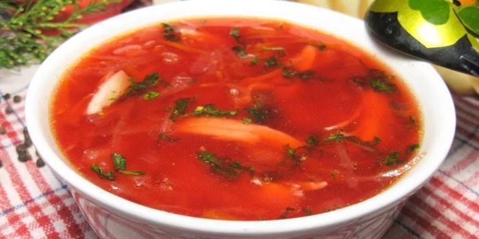 Borsch magra em uma placa