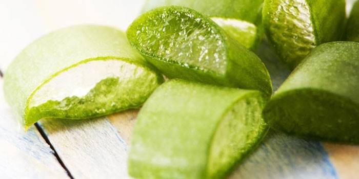 Hoja de aloe picada