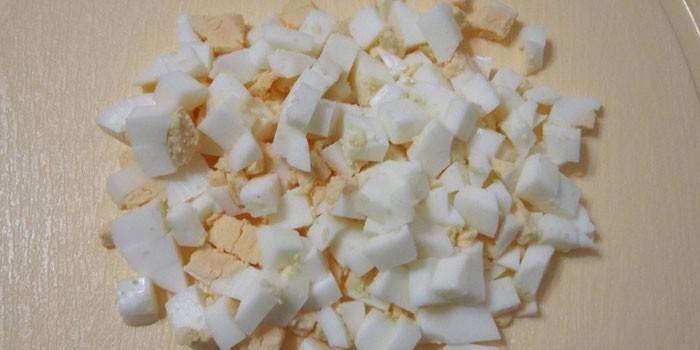 Huevos cocidos en cubitos