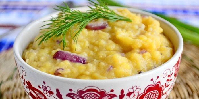 Mingau de ervilha com uma placa