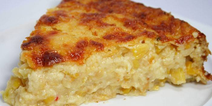 Kawałek gotowej zapiekanki z ryżu
