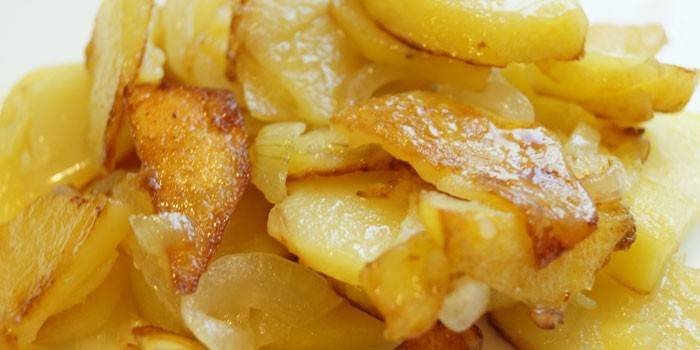 Smażone ziemniaki z cebulą