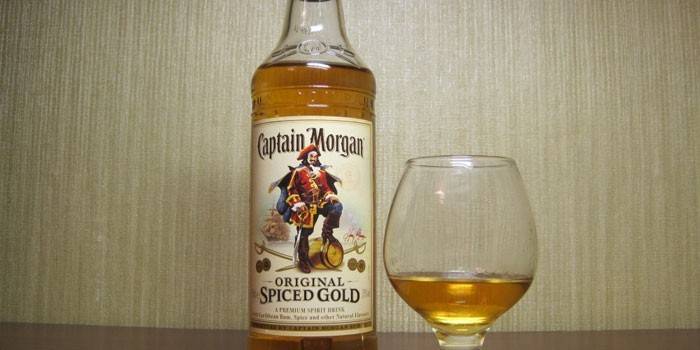 Garrafa de rum capitão Morgan