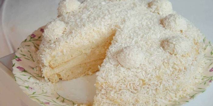 Bizcocho casero de Raffaello con crema de requesón
