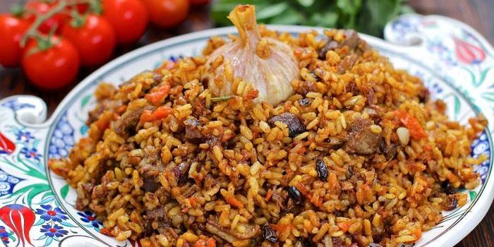 Uzbecký pilaf v doske