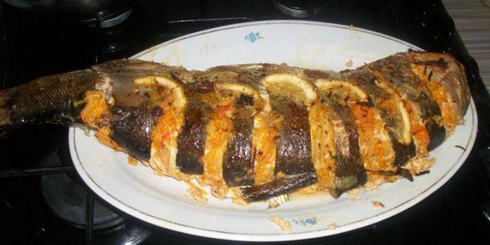 Salmón coho relleno al horno