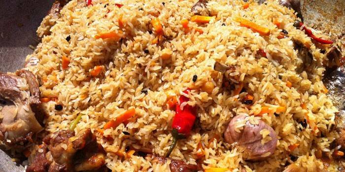 Pilaf en un caldero