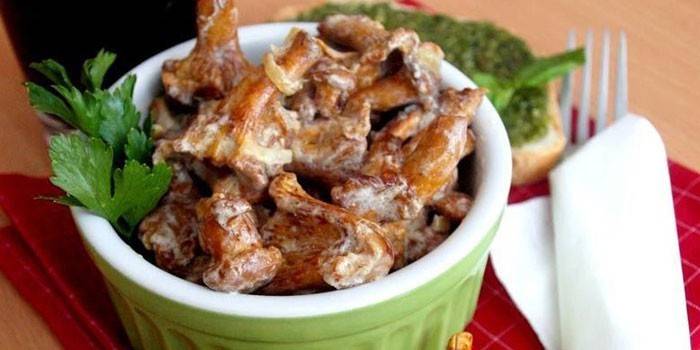 Pieczarki smażone w sosie śmietanowym