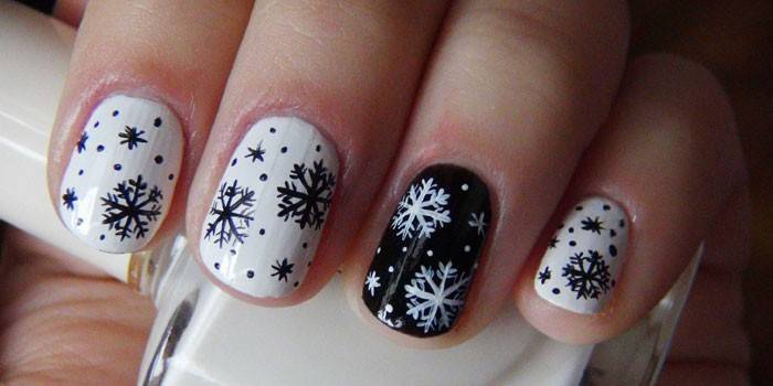 Manicure de Natal para unhas curtas