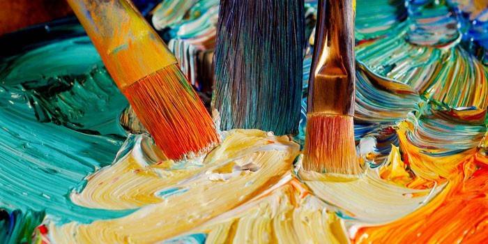 Pinturas al óleo y pinceles