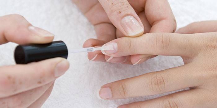 Esmalte de uñas protector