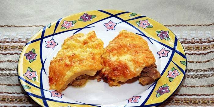 Muslos de pollo deshuesados ​​al horno con queso