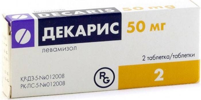 Tablety Decaris w opakowaniu