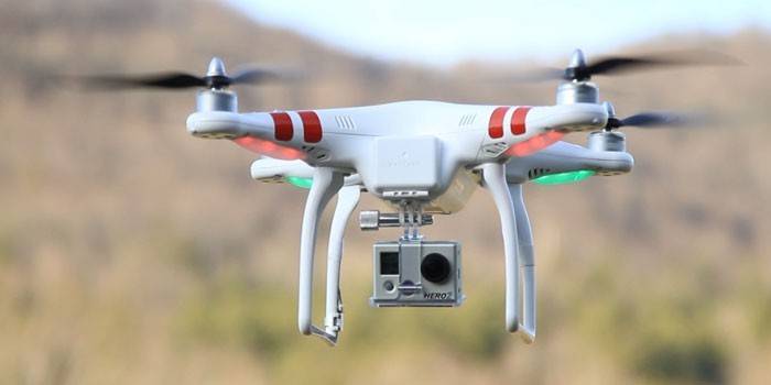 Model kwadrokoptera DJI Phantom 2 w locie