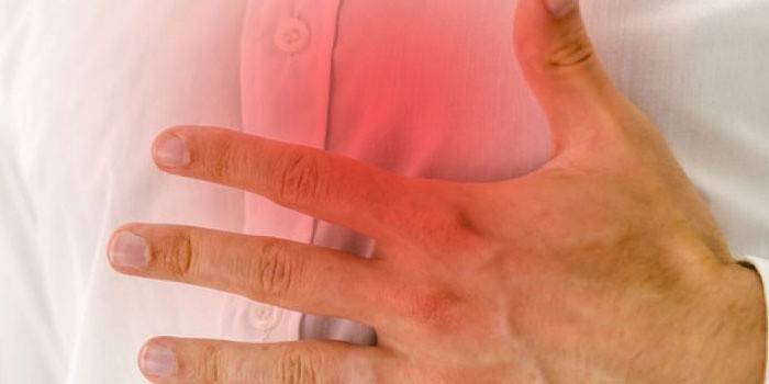 Dor no peito em um homem
