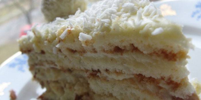 Rebanada de pastel de crema de Raffaello con mascarpone