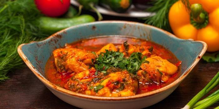 Chakhokhbili con nueces y pollo