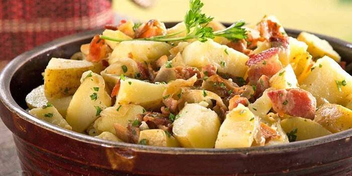 Ensalada de papa y tocino hervida