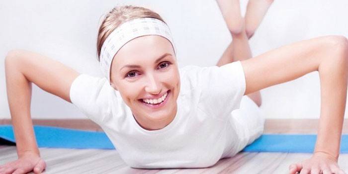 Chica flexiones