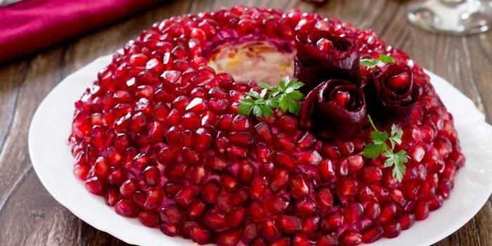 Salada de Granada com Rosas de Beterraba