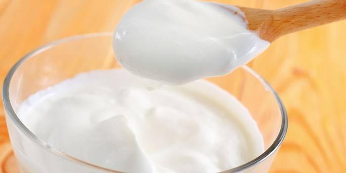 Kefir em uma tigela de vidro