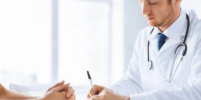 Médico masculino
