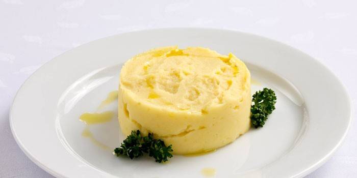 Puree ziemniaczane na talerzu