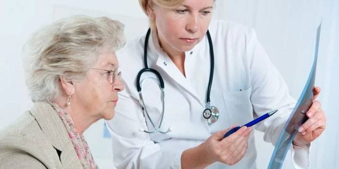 Médico aconselha paciente