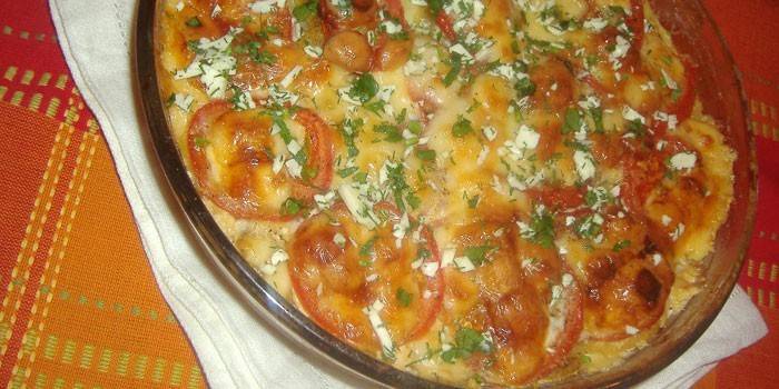 Cazuela lista con carne, tomate y papas