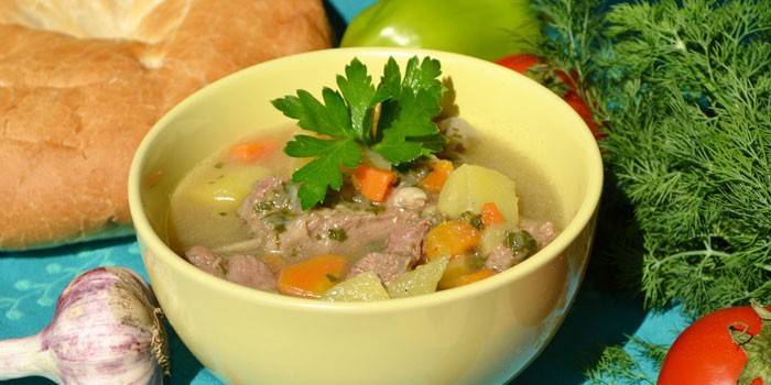 Caldo de cordeiro com legumes