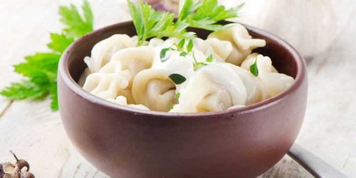 Gotowe pierogi w talerzu