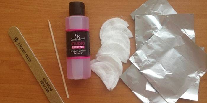 Medios y herramientas para manicure.