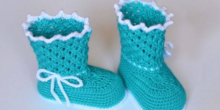 Szydełkowane botki, buty