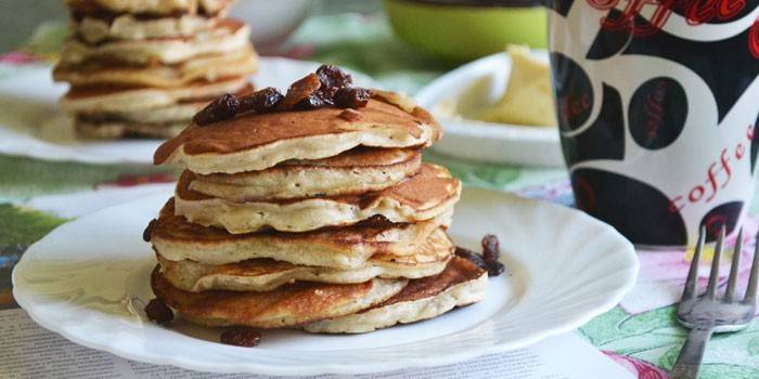 Panqueques Clásicos con Plátano y Frutas Secas