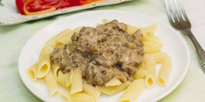 Hígado con pasta