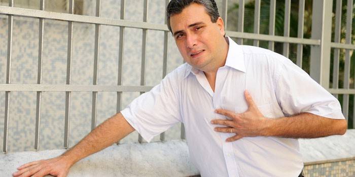 Um homem tem uma mágoa