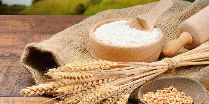 Farinha, Orelhas e Grãos de Trigo
