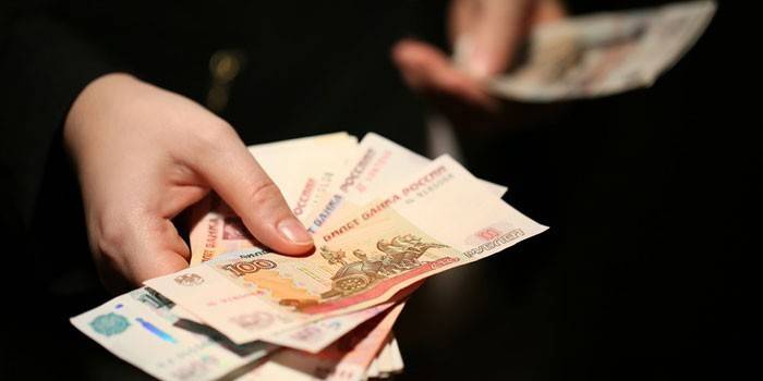 Banknoty w ręku