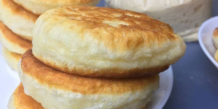 Tortillas de massa de levedura frita exuberante