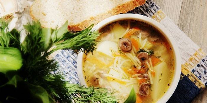 Sopa de pollo con corazón
