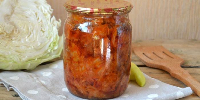 Jar com mistura de repolho