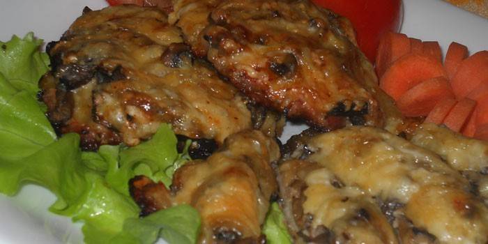 Escalopes de porco assado com cogumelos
