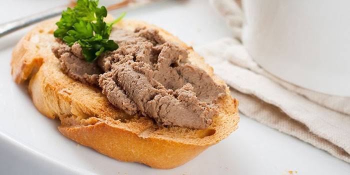 Tostadas con paté de hígado