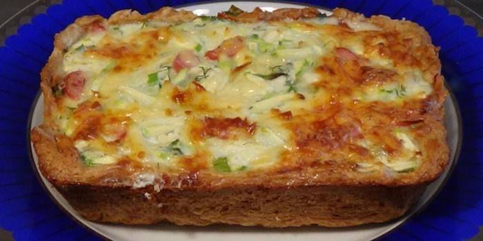Torta de abobrinha pronta com legumes e recheio de creme de leite