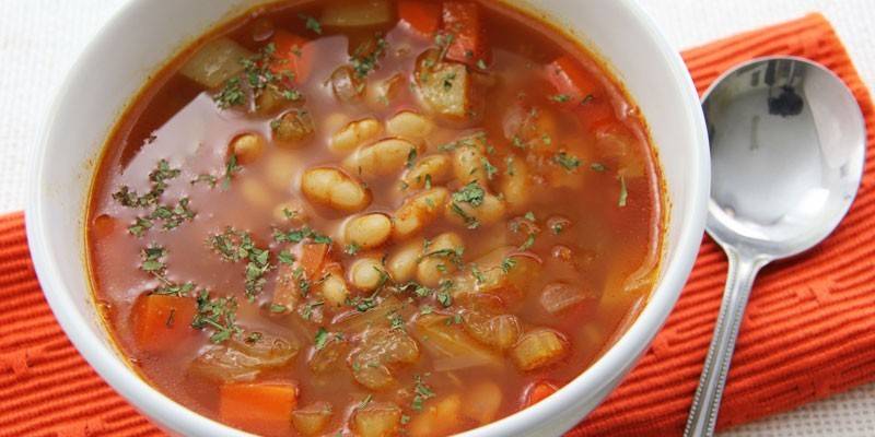 Com feijão e tomate