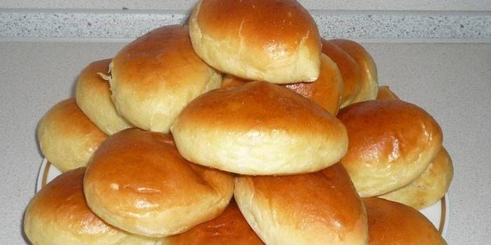 Masa de levadura al horno con relleno de col
