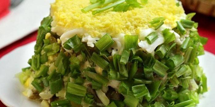 Ensalada de hojaldre con champiñones y cebolla verde