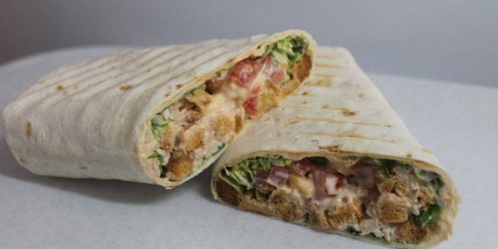 Caesar s kuracím mäsom v pita chlebe