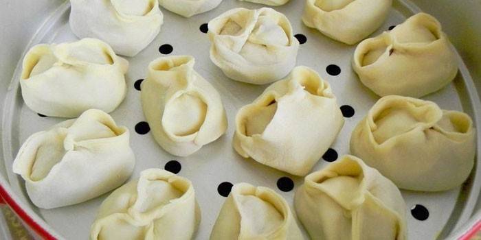 Manti antes de cozinhar em banho-maria