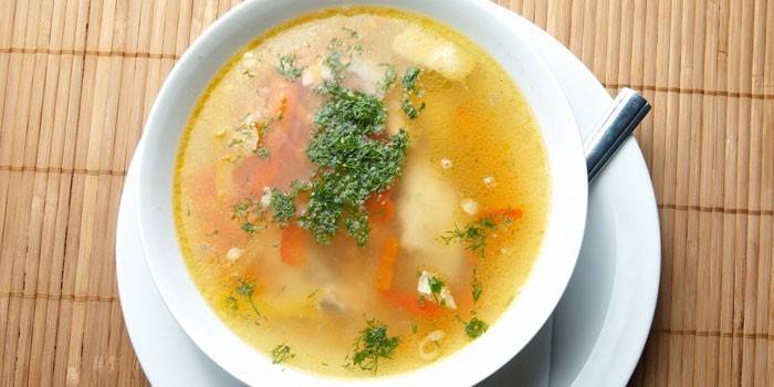 Sopa de batata de caldo de galinha